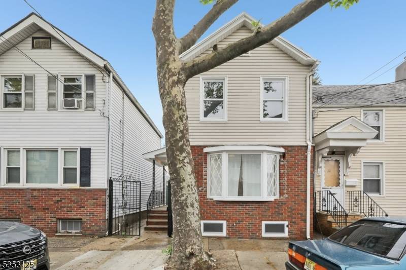 Welcome to 72 Houston St.