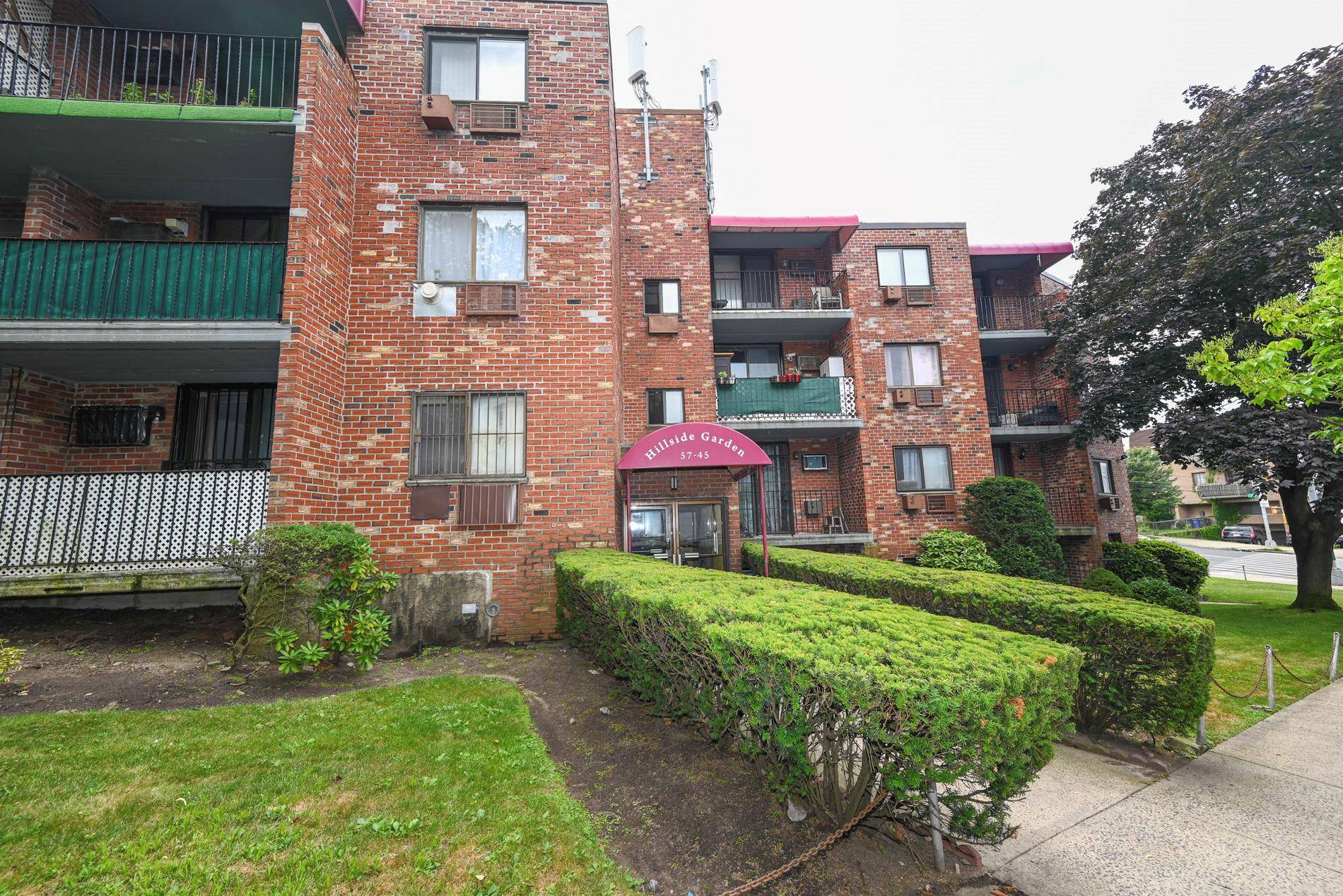 Beautiful, renovated 1 bd condo located in a well managed building in the heart of Middle Village.