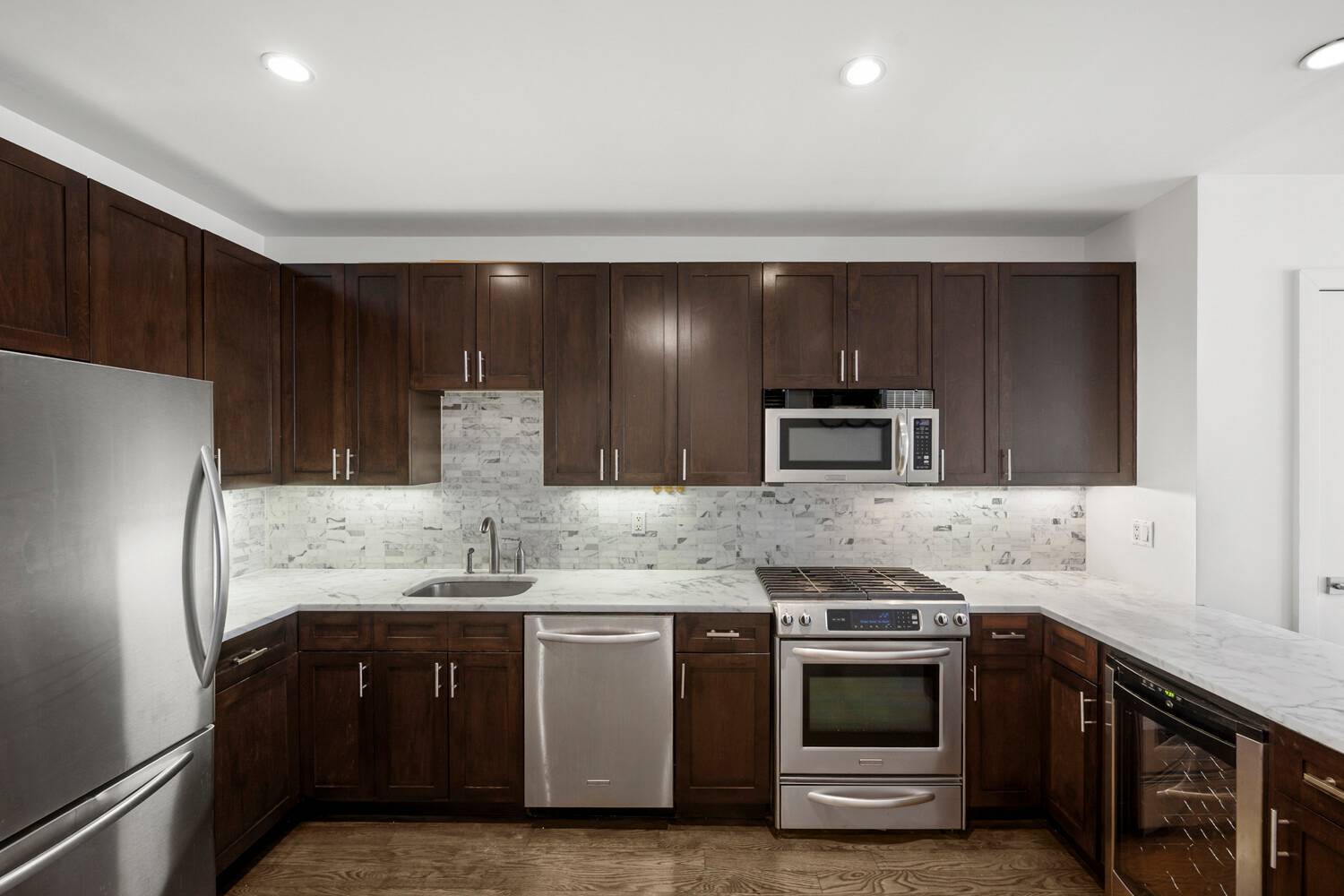Perfectly situated on the coveted stretch of Orchard Street between Canal and Hester, 17 Orchard stands at the crossroads of downtown culture, dining, and design.