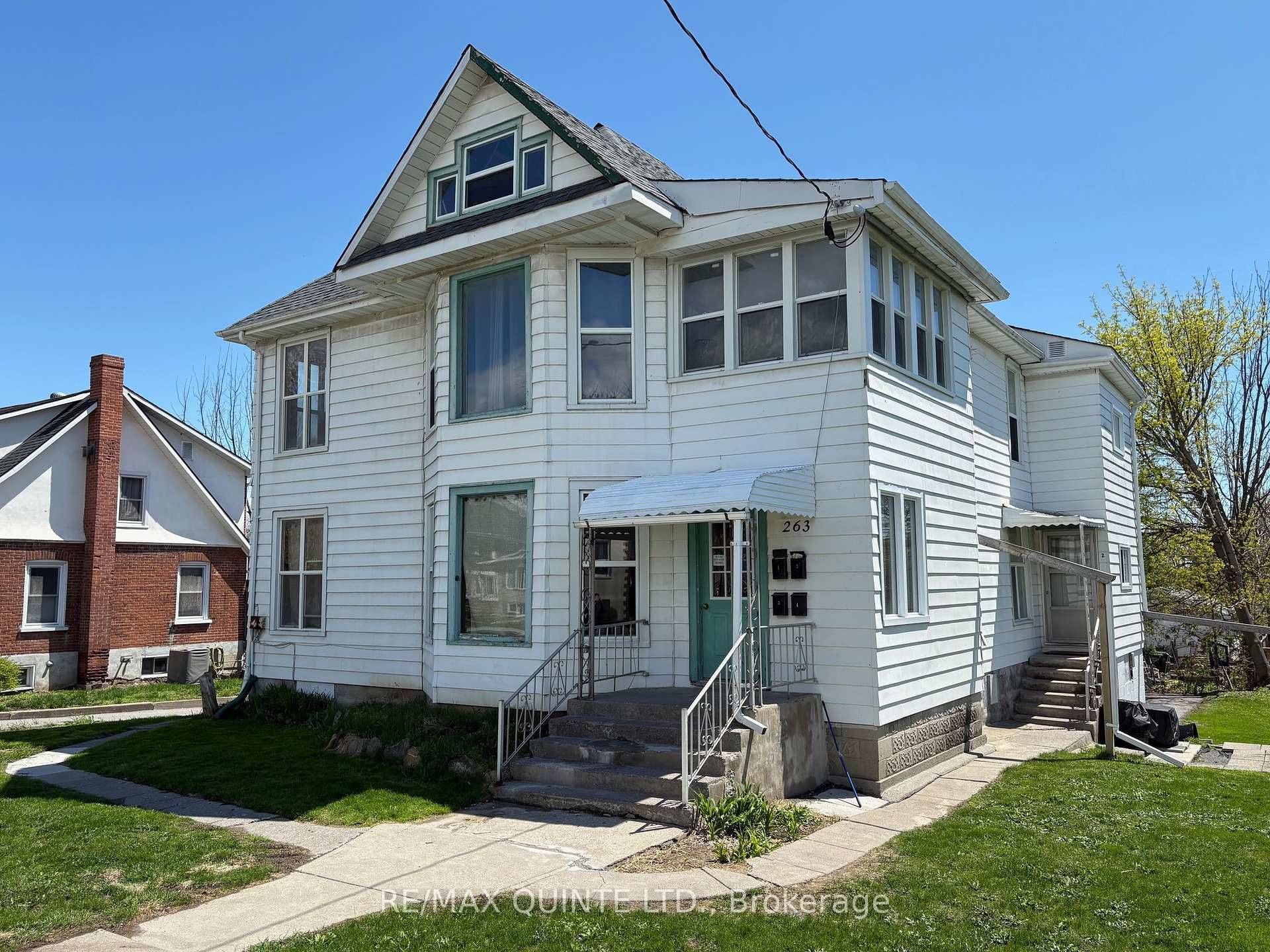 Turn key 4 plex in Trenton West side in a central location just a few blocks from downtown.