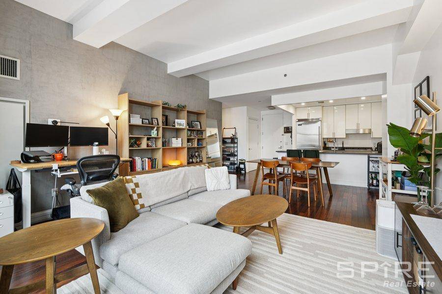 SPACIOUS amp ; SUNNY 1BR AT THE ICONIC ONE HANSON PLACEStep into this bright and airy 934sf 1 bedroom, 1 bath residence in Brooklyns landmark One Hanson Place.