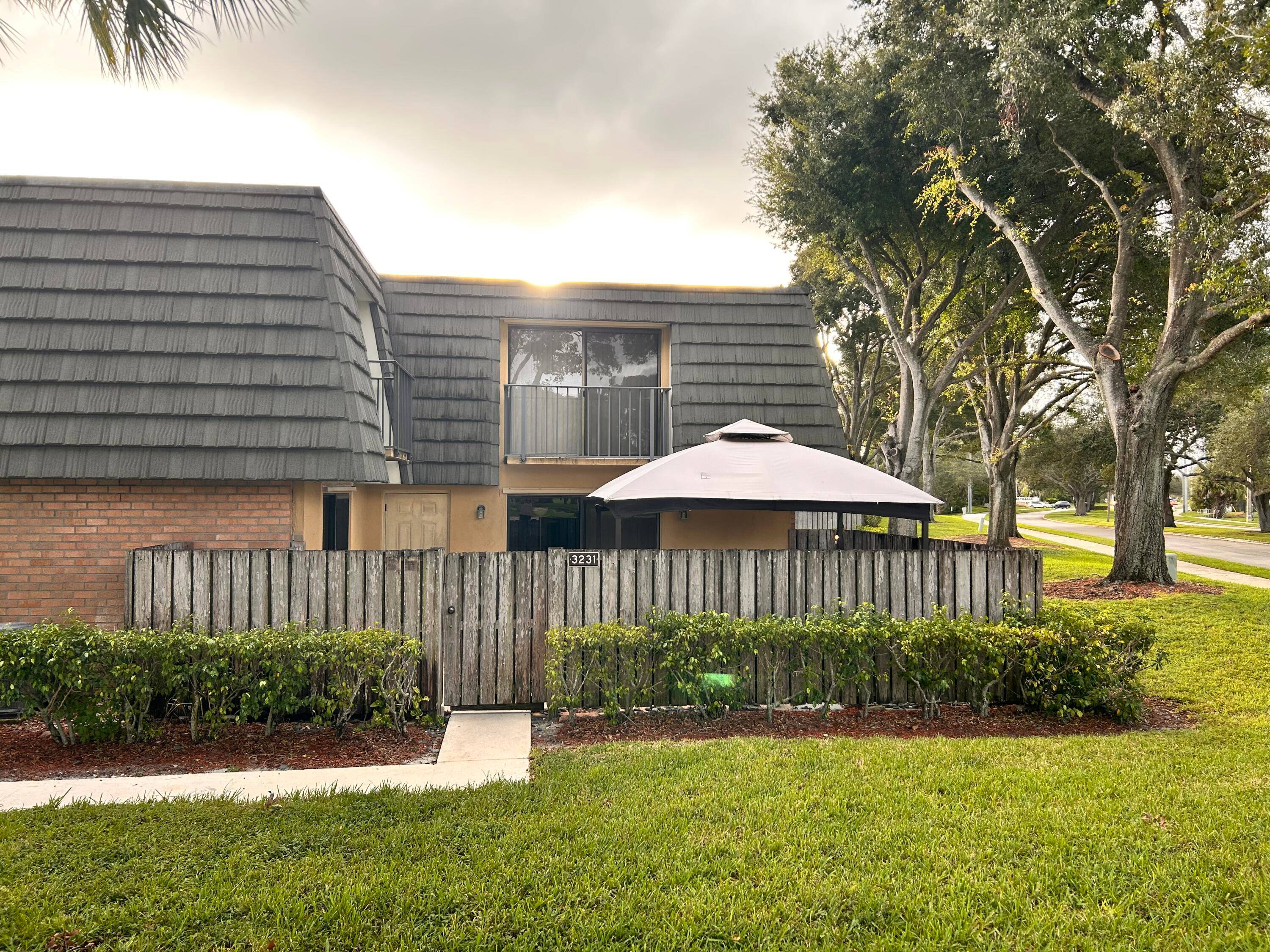 Perfect Location ! Beautiful and inviting, this 2 bedroom, 2.