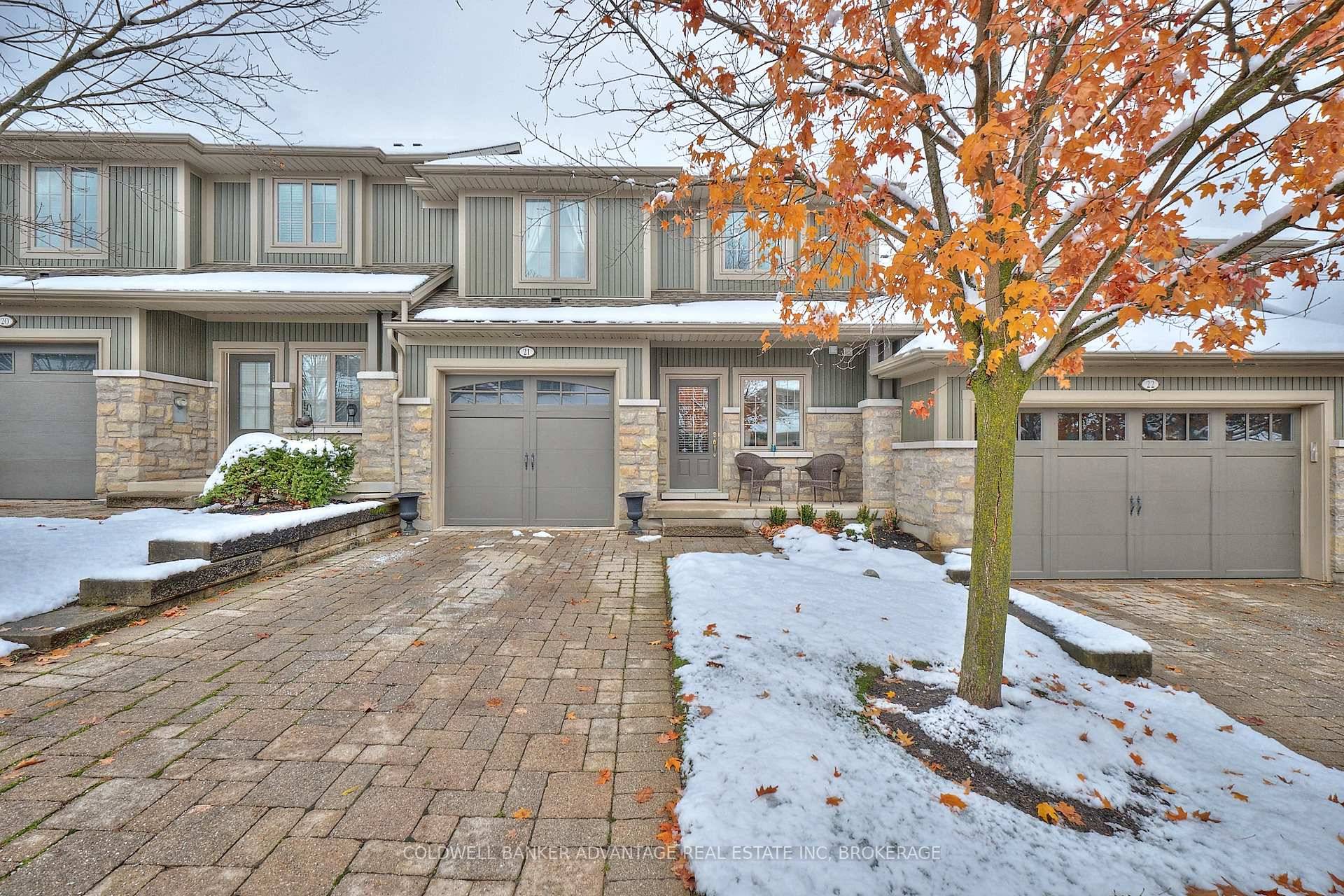 Welcome to this beautiful 2 1 bedroom freehold condo townhouse in the heart of Fonthill, offering the perfect blend of luxury, lifestyle, and low maintenance living !