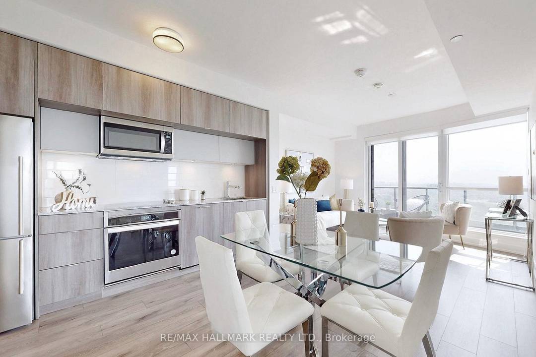 FULLY FURNISHED 2 bedroom, 2 washroom suite with a bright south east exposure overlooking the Rosedale Valley.