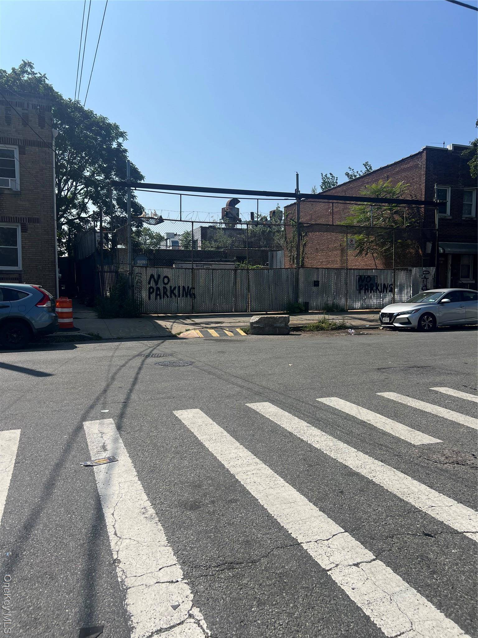 This 4000 square foot lot is great for someone looking to park big trucks for commercial use.