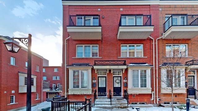 End Unit, bright and modern 3 bedroom townhouse in sought after Corktown Queen St.