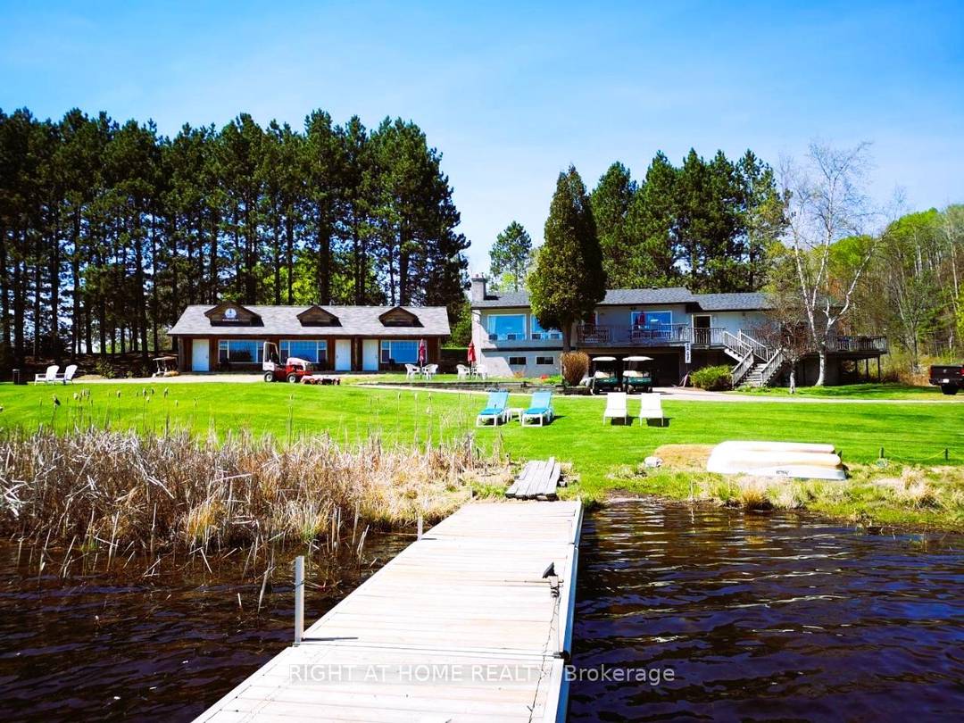 A truly stunning property near Algonquin Provincial Park !