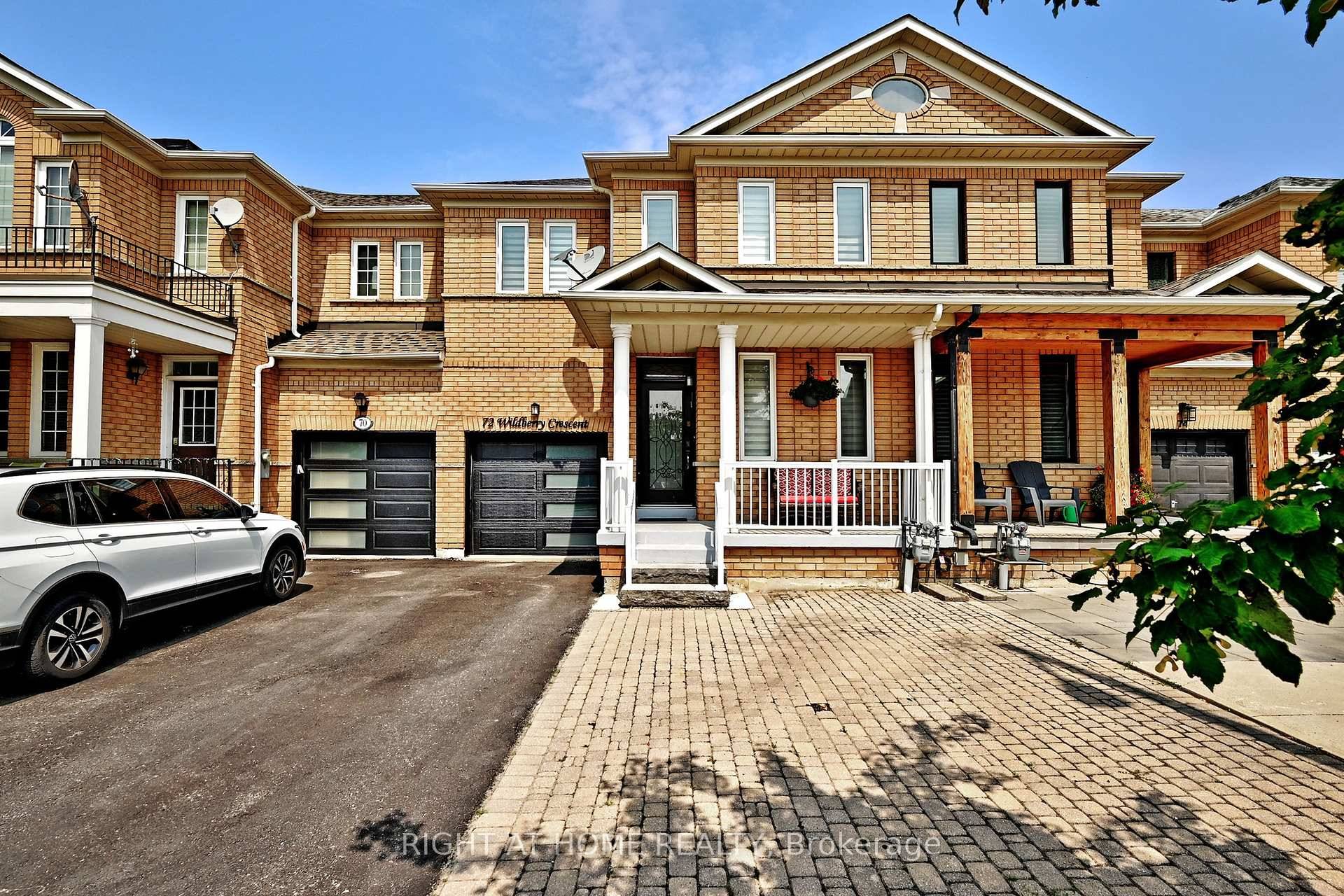 Great Location, Renovated and Spacious Freehold Townhouse, with 3 1 Bedrms amp ; 4 Washrms, 4 pkg spaces, No Carpet, No Walkway, Ample Parking 3 driveway 1 garage space, No ...