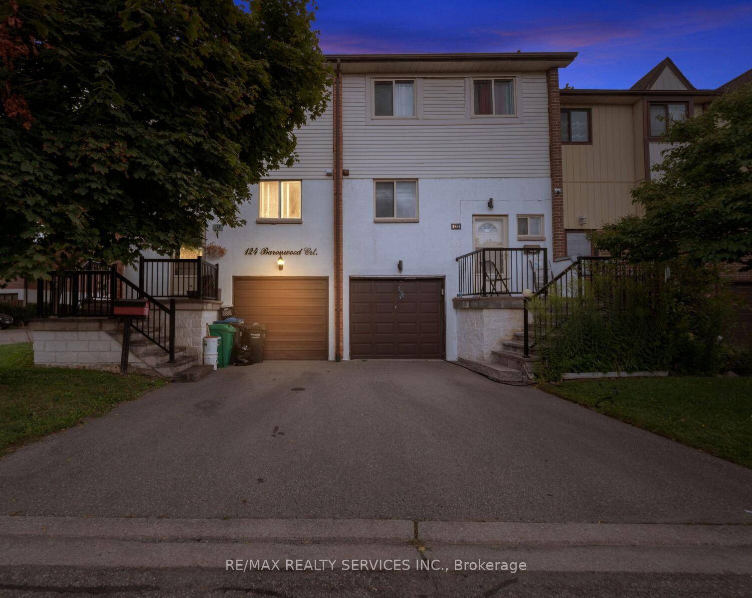 Come check out this gorgeous updated end unit townhouse just like a semi situated in a quiet neighborhood amp ; in an excellent location close to many amenities.