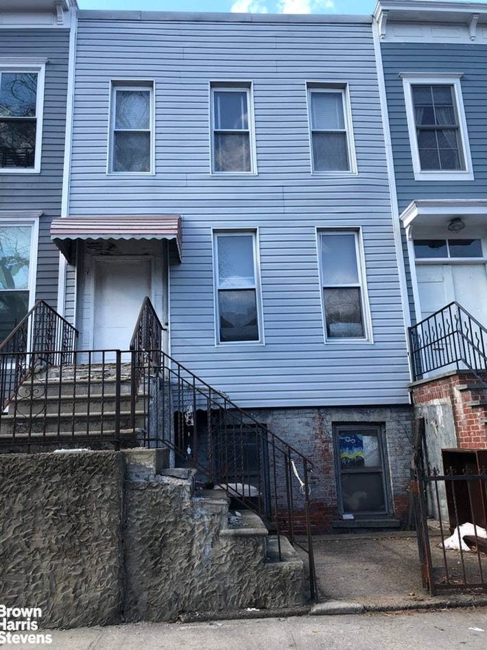 If you have hopes of designing your perfect home on an idyllic half block of beautiful wood framed houses in Park Slope South, this is the chance of a lifetime.