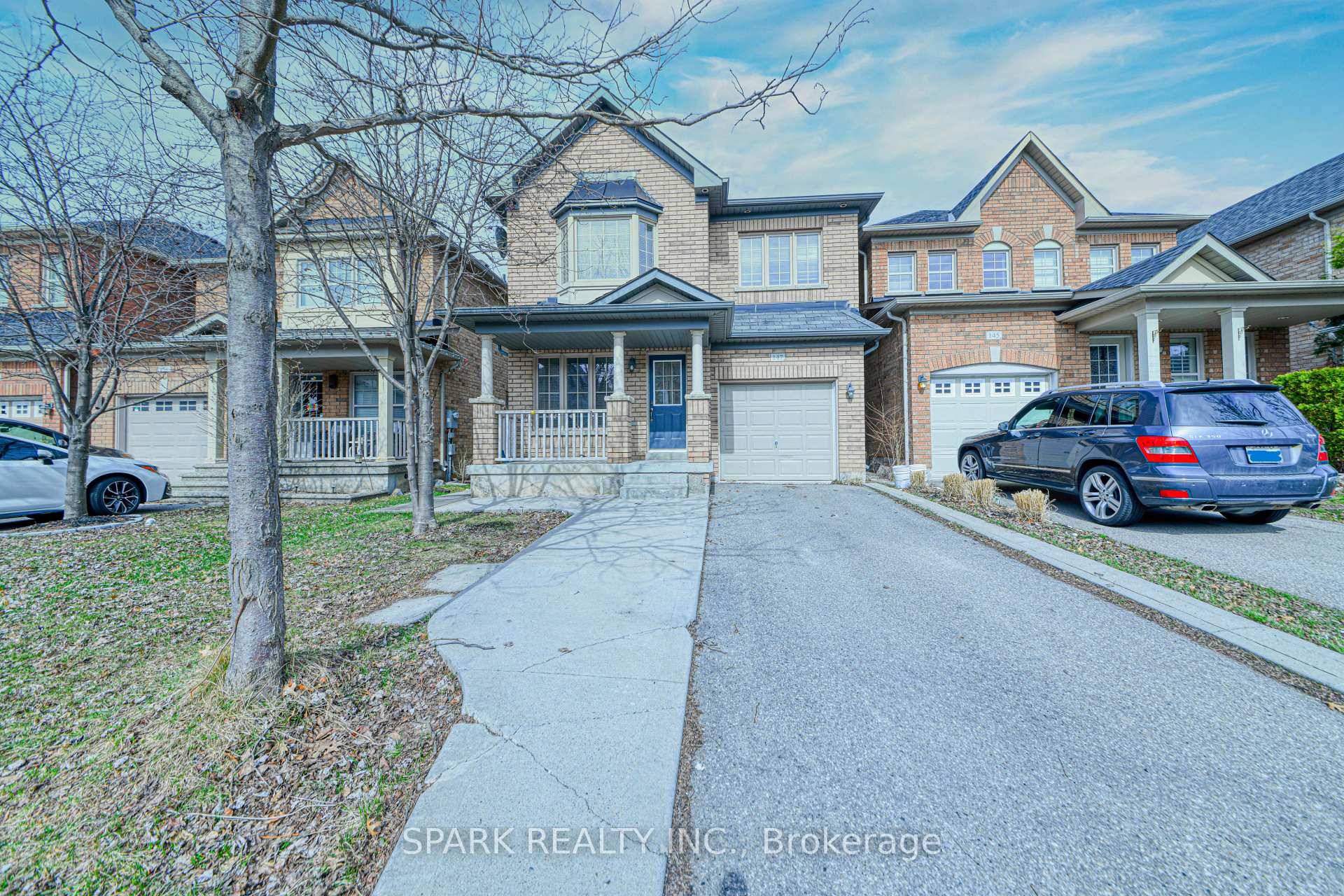 Welcome to this stunning, well maintained detached home located in the highly sought after Escarpment neighborhood a perfect blend of comfort, functionality, and style.