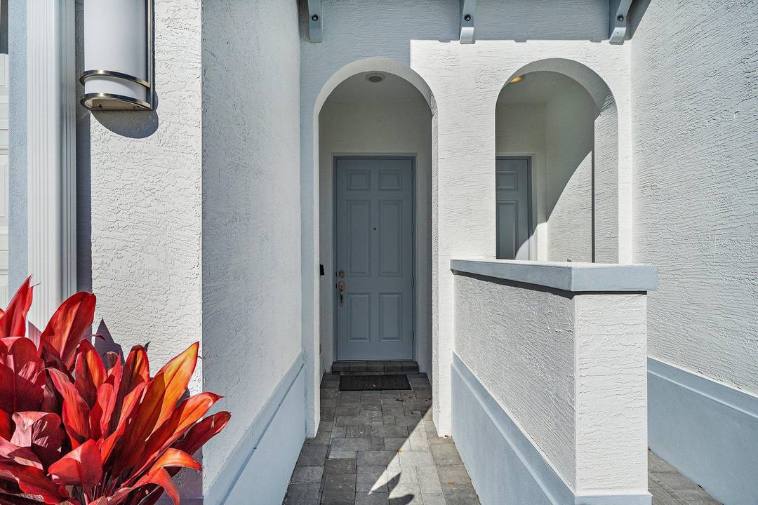 Welcome to your dream townhome in Palm Beach Gardens !