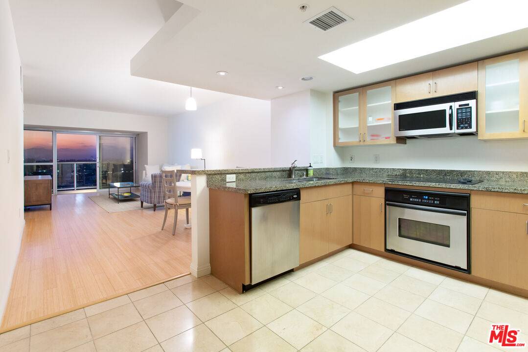 13700 Marina Pointe Dr 1.0 Marina Del Rey LA