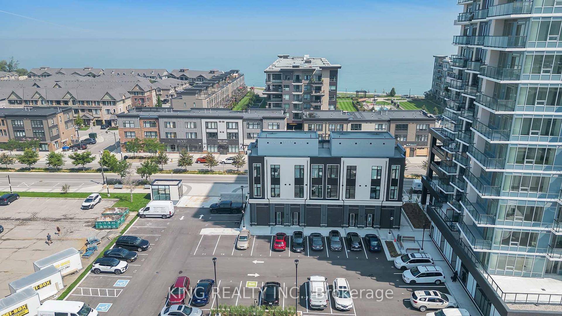 Have Fun With The Whole Family At This Stylish Corner Unit At Grimsby On The Lake.