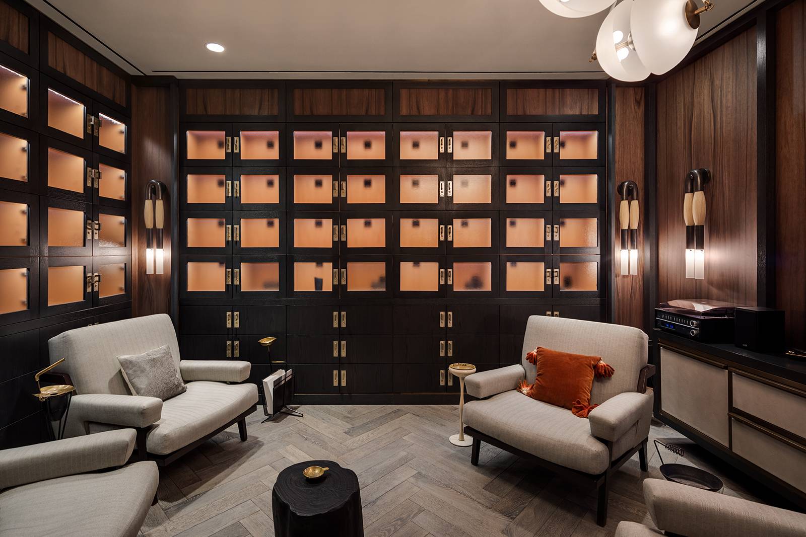 ONE MANHATTAN SQUARE OFFERS ONE OF THE LAST 20 YEAR TAX ABATEMENTS AVAILABLE IN NEW YORK CITY Residence 16N is a 695 square foot one bedroom, one bathroom with an ...