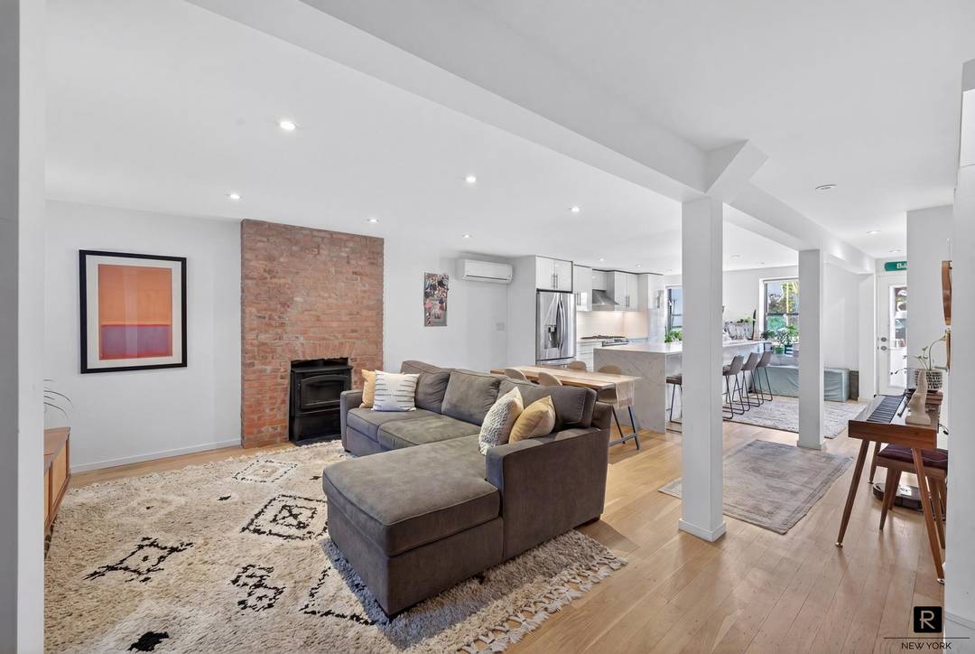 Welcome to 497 Hart Street !