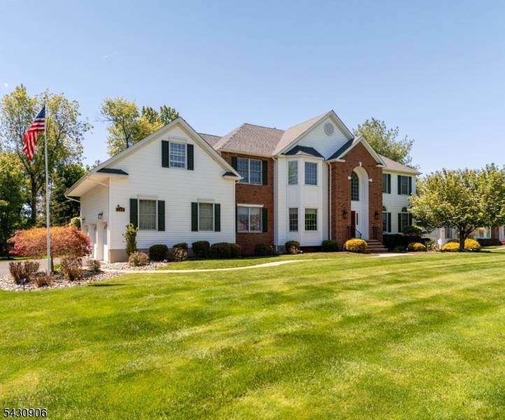 Welcome to 305 Charlton Ln.