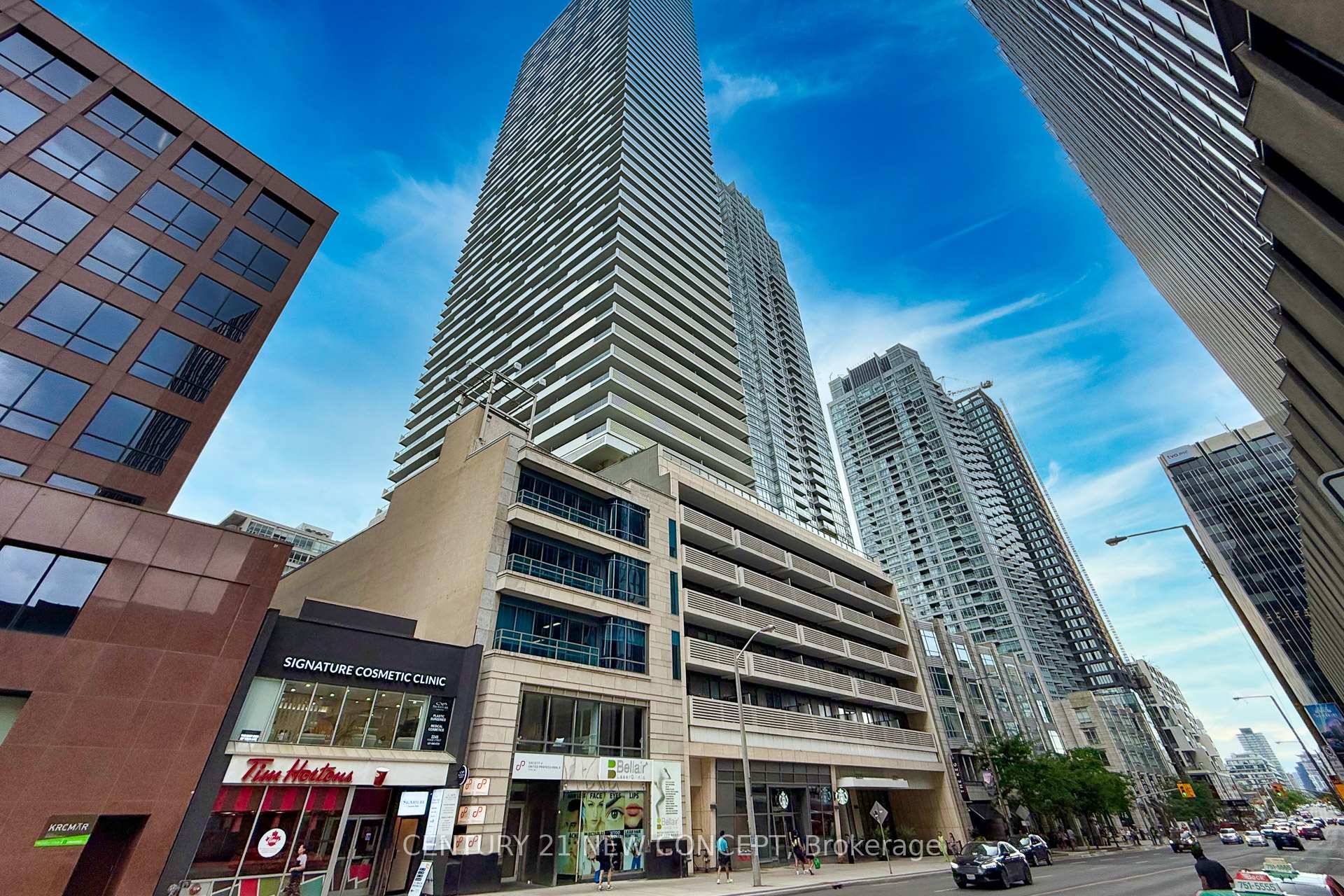 Welcome to 2221 Yonge Street a modern architectural gem perfectly situated in the heart of Midtown Toronto, right next to the Yonge amp ; Eglinton subway station.
