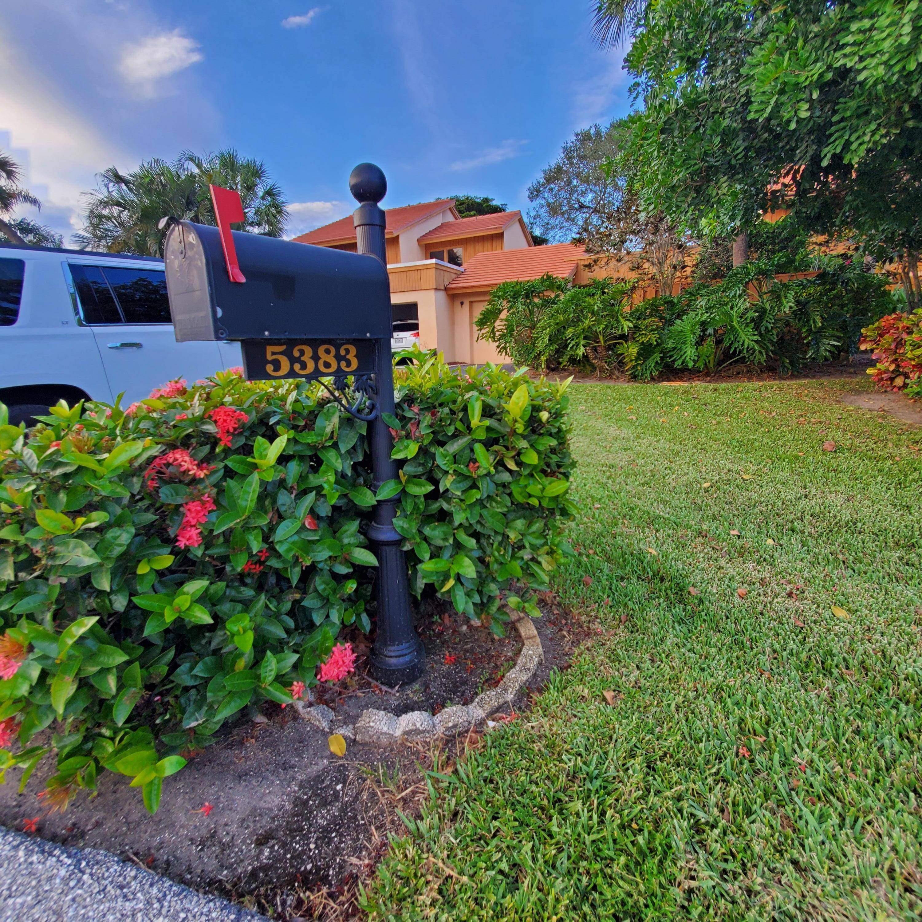 Beautiful 2 Bedroom Townhome in Indian Spring !
