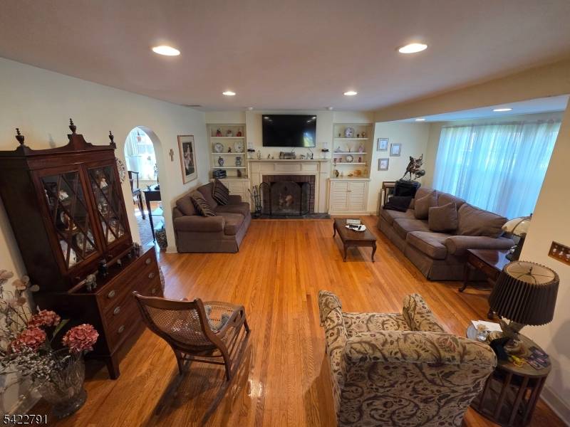 Welcome to this beautifully maintained home boasting pride of ownership !