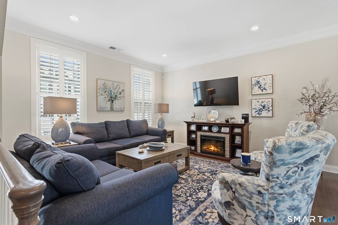 Welcome to this beautifully maintained, bright three bedroom luxury townhome located within the premier luxury community of Rivington.