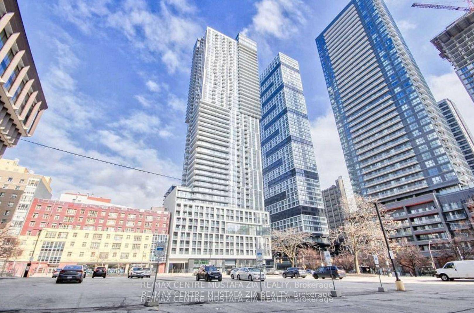 Stunning 2 Bedroom Plus Den, 2 Bathroom Corner Unit W Wrap Around 273SQFT Balcony !