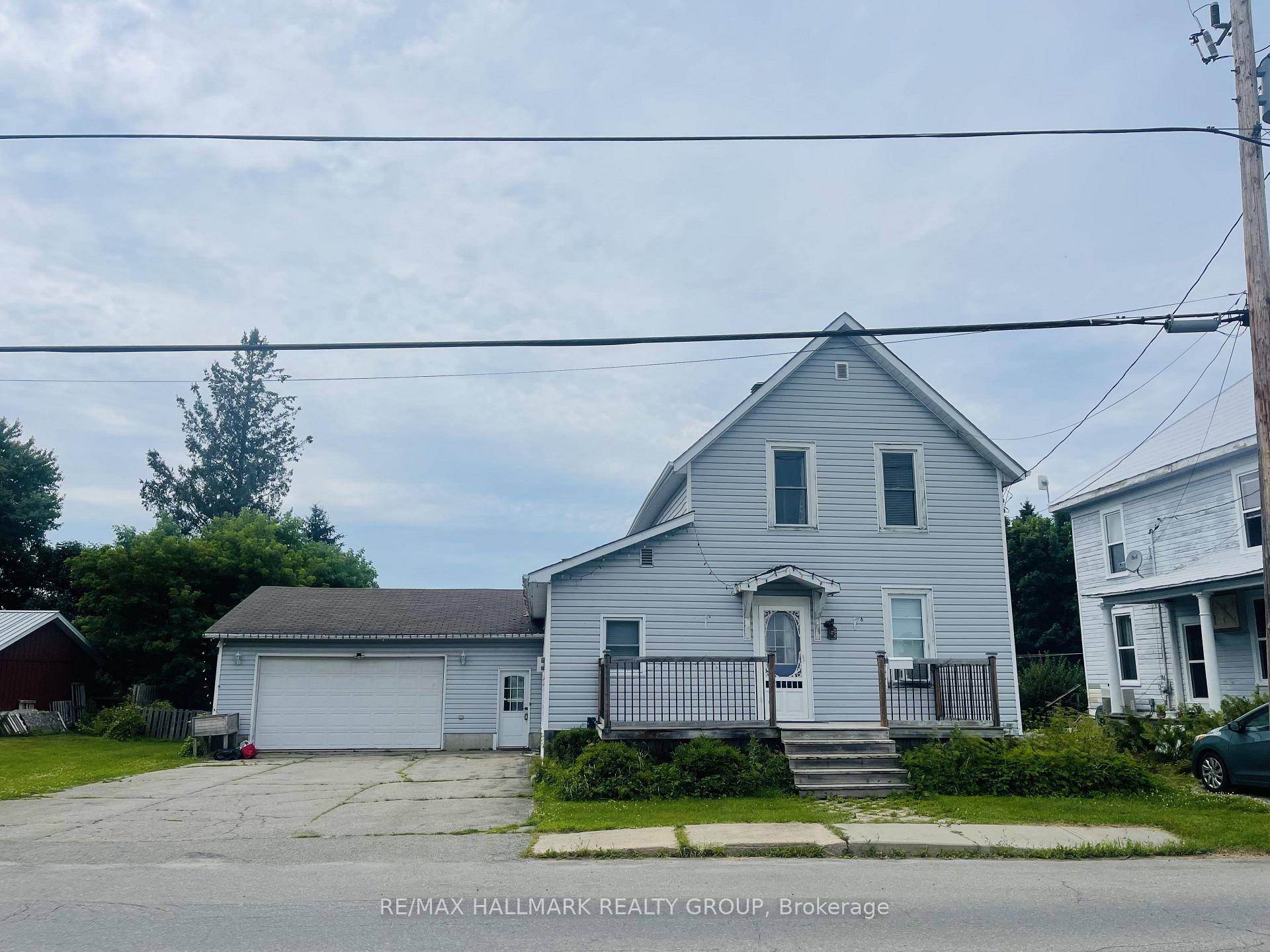 It's rare opportunity to find a long term waterfront rental !