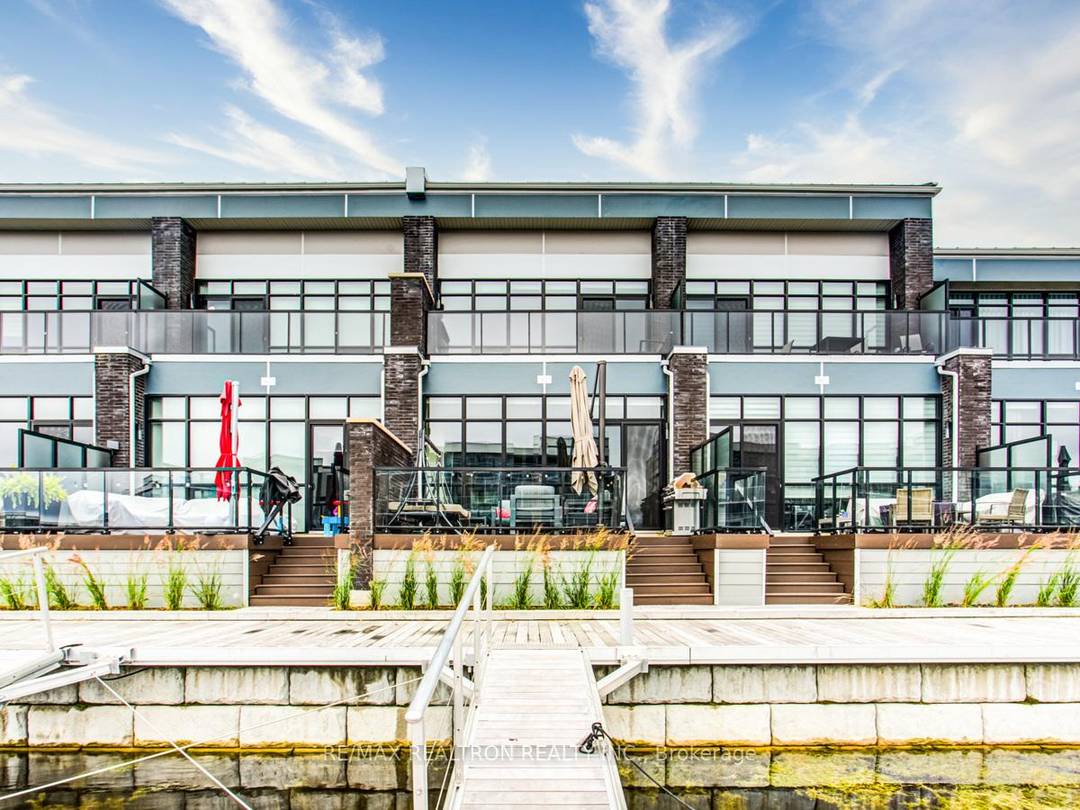 Luxury Marina Townhome at Friday Harbour Your Waterfront Retreat !