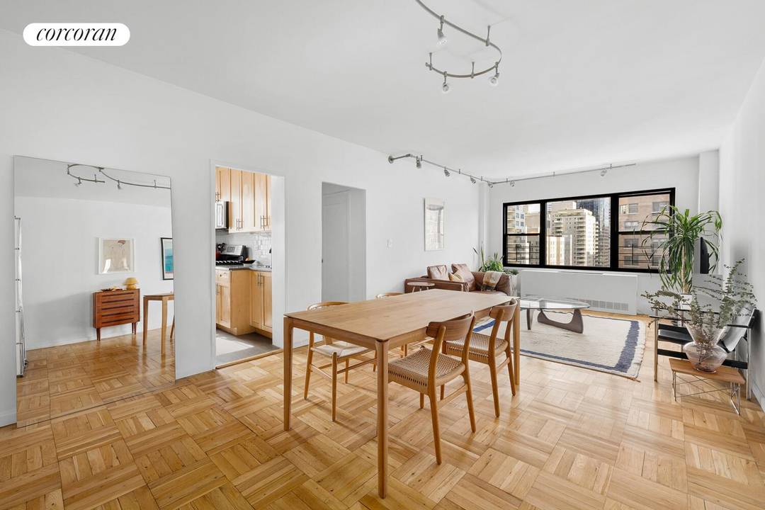 Sunny Penthouse 2 Bedroom with Low Monthlies !