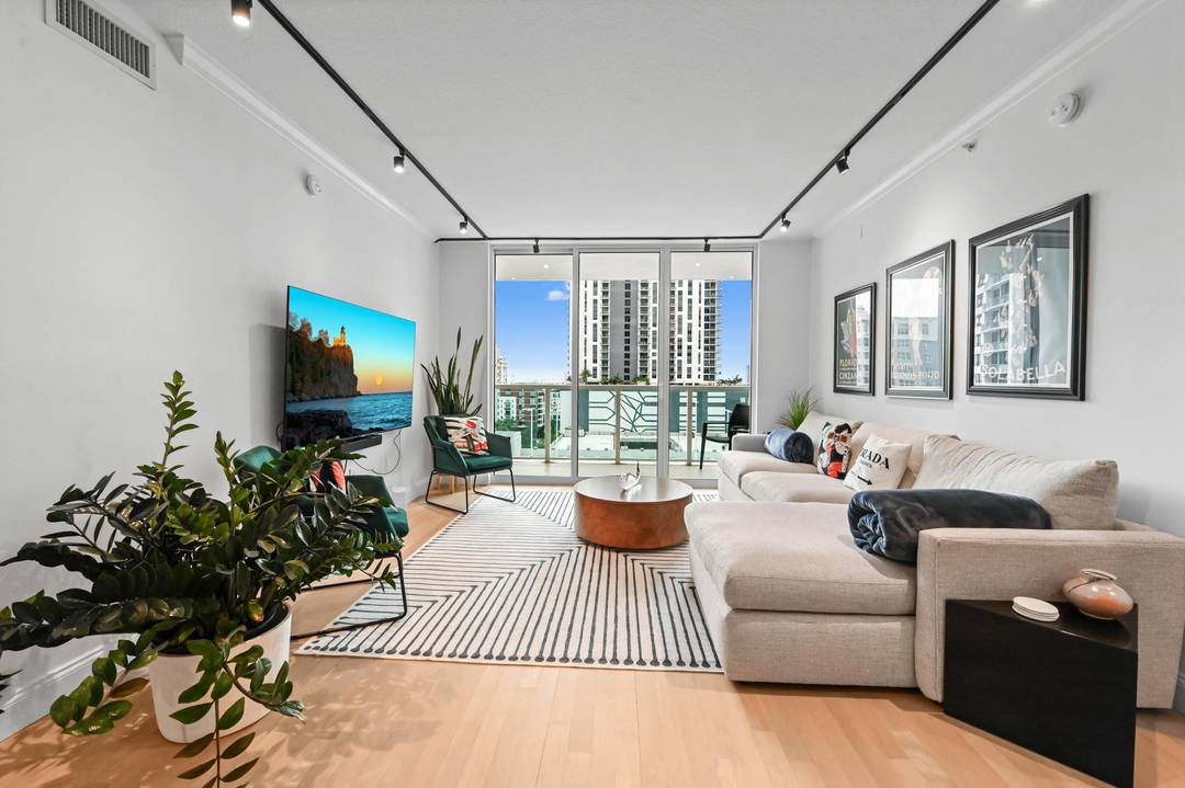 Experience the pinnacle of downtown living in this immaculate 2 bedroom, 2 bath unit at 350 Las Olas Place, a boutique condo residence offering a lifestyle of luxury and convenience.