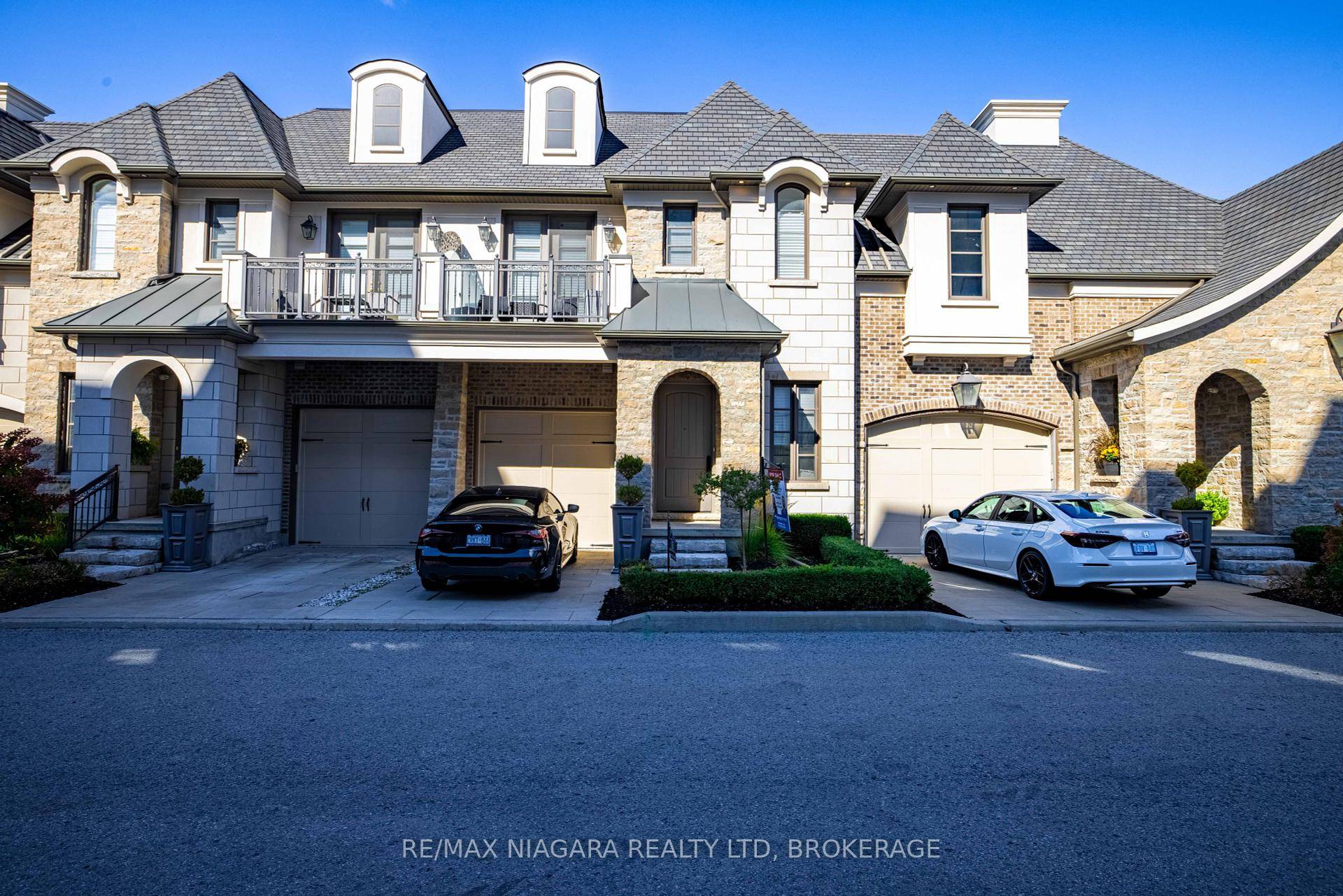 AMAZING VALUE ! ! ! Welcome to a beautifully appointed, two storey townhouse built by the renowned builder Pinewood Homes, with 2 bedrooms, 2.