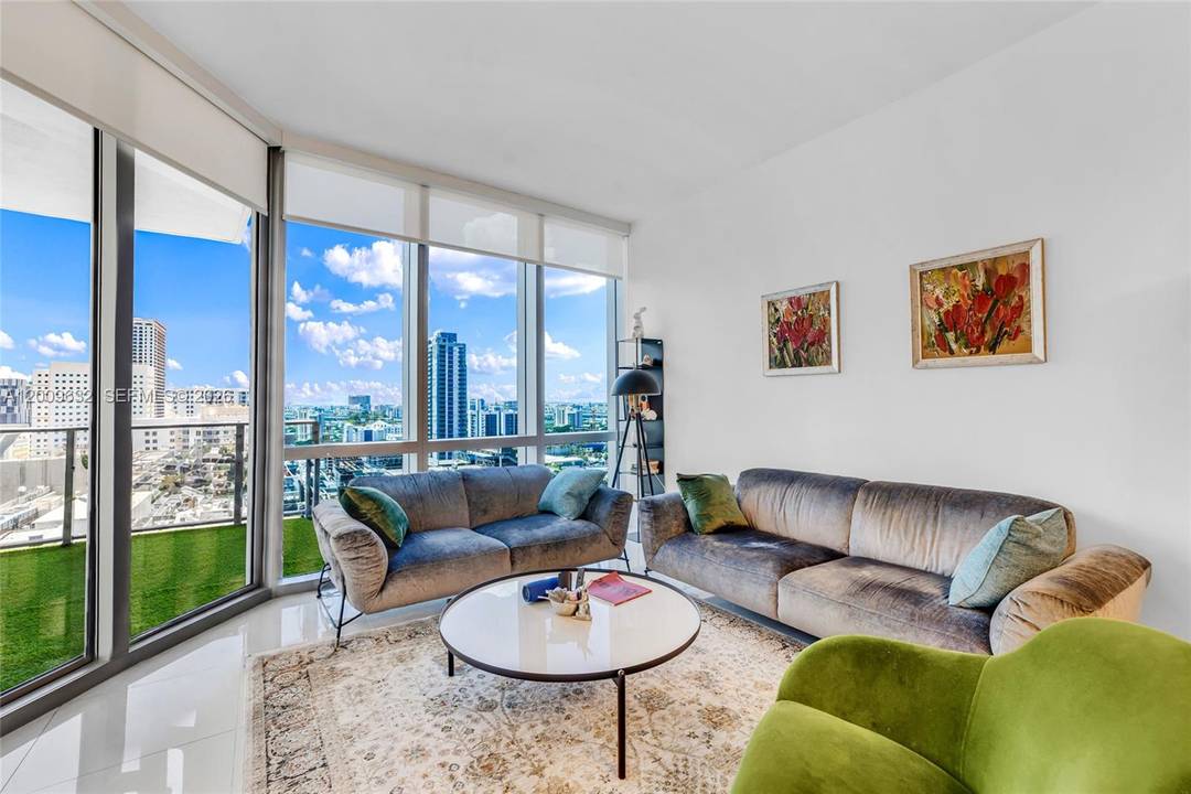 3 BEDROOM 3 BATHROOM Perfect location In Hard Downtown Miami World Center HIGH CEILINGS 10' WITH A FLOOR TO CEILING WINDOWS ITALIAN KITCHEN AND TOP OF THE LINE APPLIANCES BOSH ...