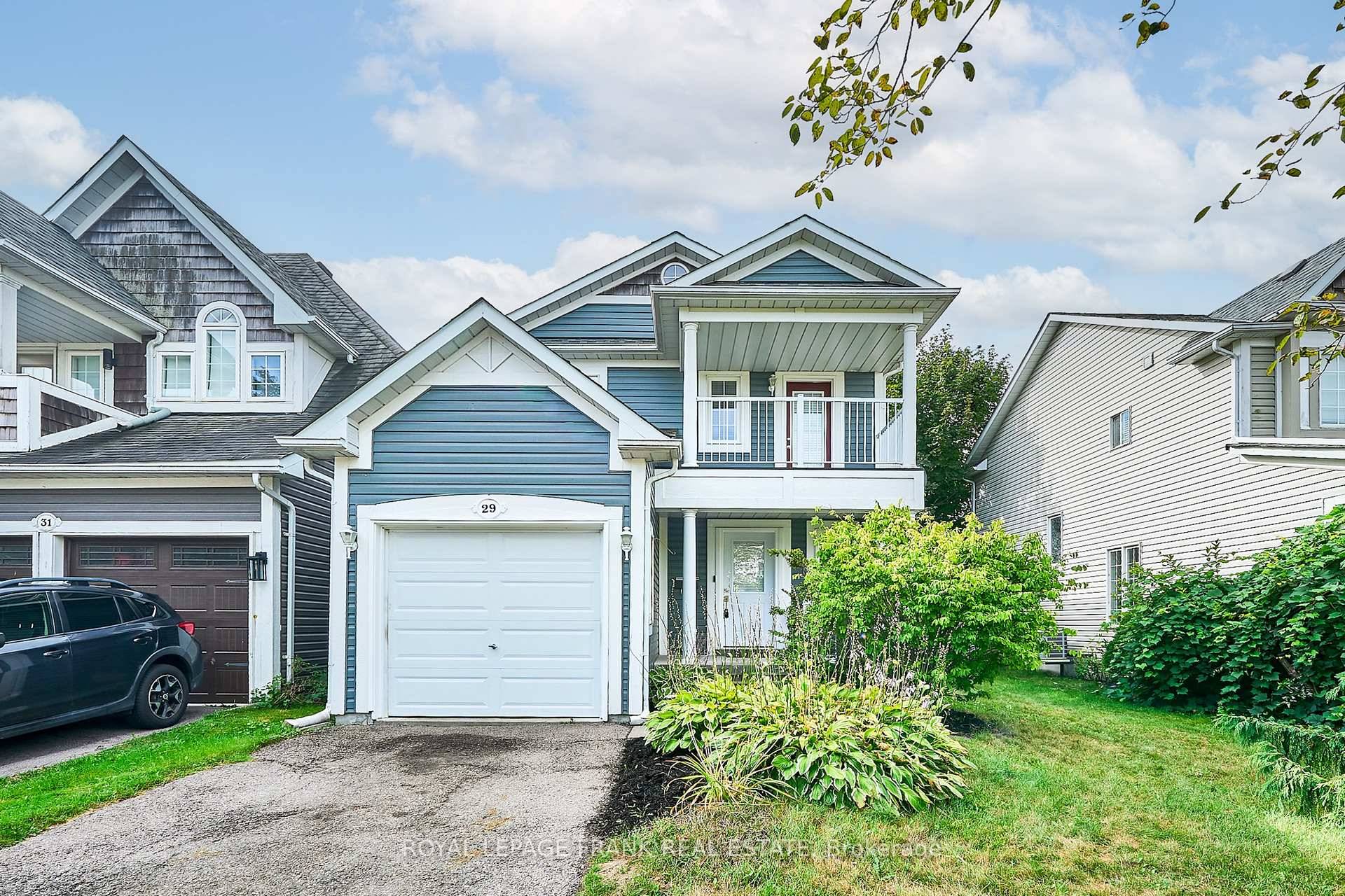 Gorgeous Detached Home By The Port Of Newcastle !