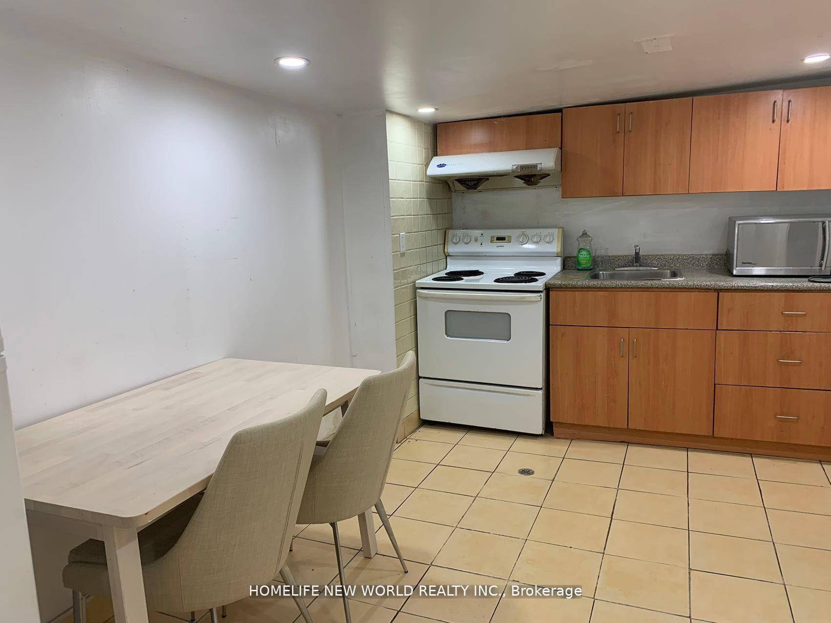 All utilities amp ; internet inclusive beautiful Spacious 3 bedroom unit with kitchen amp ; washroom, features an ensuite laundry, fully furnished, newer renovated, and steps from school, parks and ...