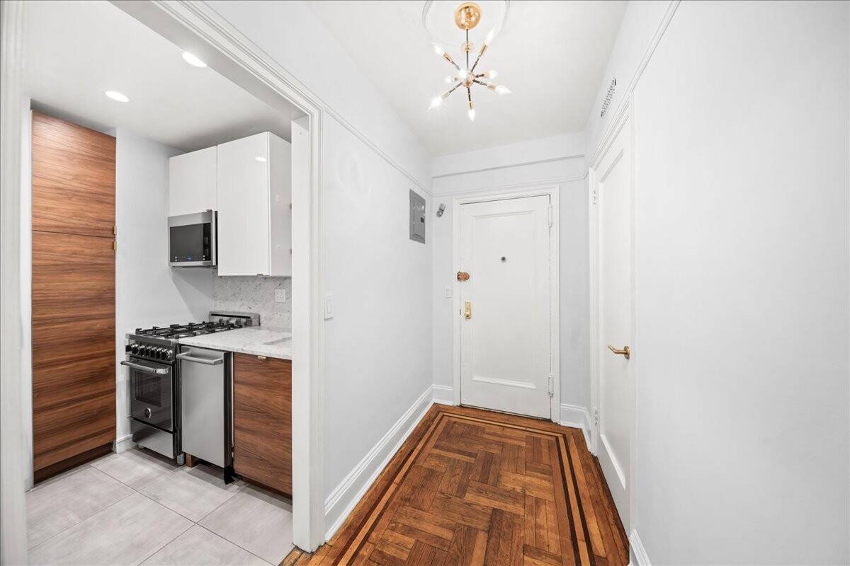 Welcome home to this beautifully renovated one bedroom apartment with Central Park on your doorstep !