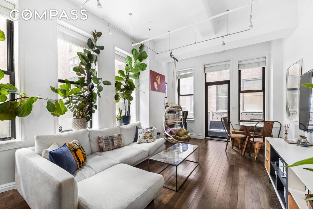 Triple Mint NoMad Condo Loft Introducing 5C, a meticulously renovated 1 bedroom, 1 bathroom loft, spanning 750 square feet in the heart of NoMad.