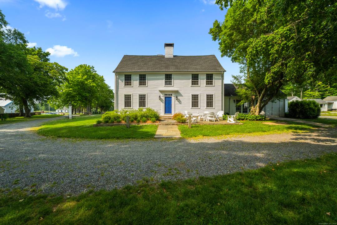 Originally built mid 1700s as a livestock farm, Deans Mill Farm has been beautifully restored and transformed into 1 of Ct's most charming destinations.