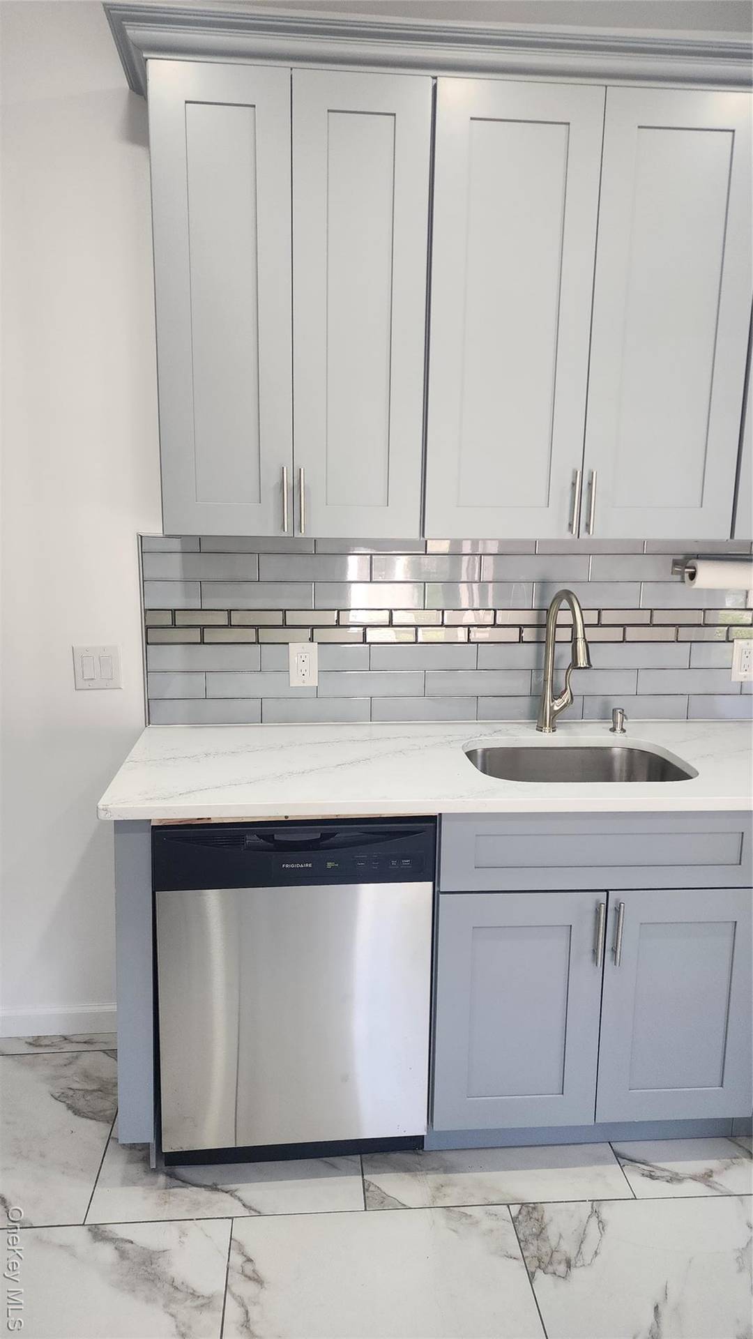 Stylish, sunny and bright duplex totally renovated, located in two family house, close to all shops, restaurants and major highways.