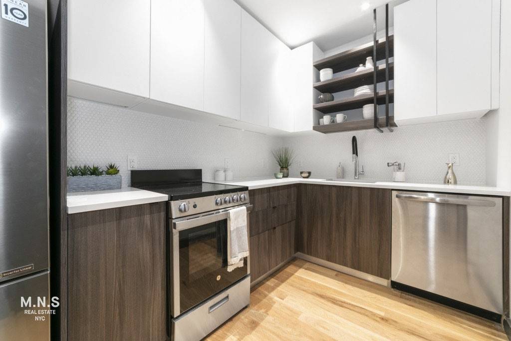 Beautiful 2 Bedroom Apartment Available Now in the heart of Bushwick !