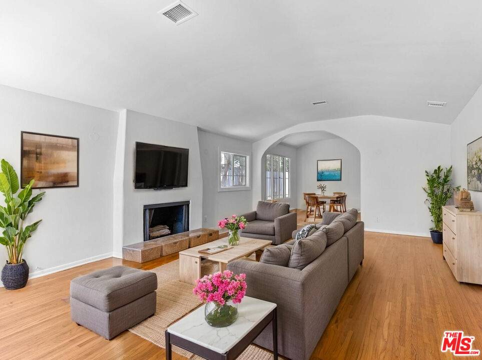 2148   Veteran Ave 3BR Beverlywood La