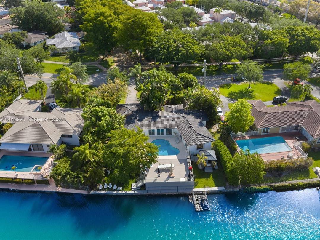 Discover a rare opportunity to own a prime waterfront property in the prestigious city of Coral Gables.
