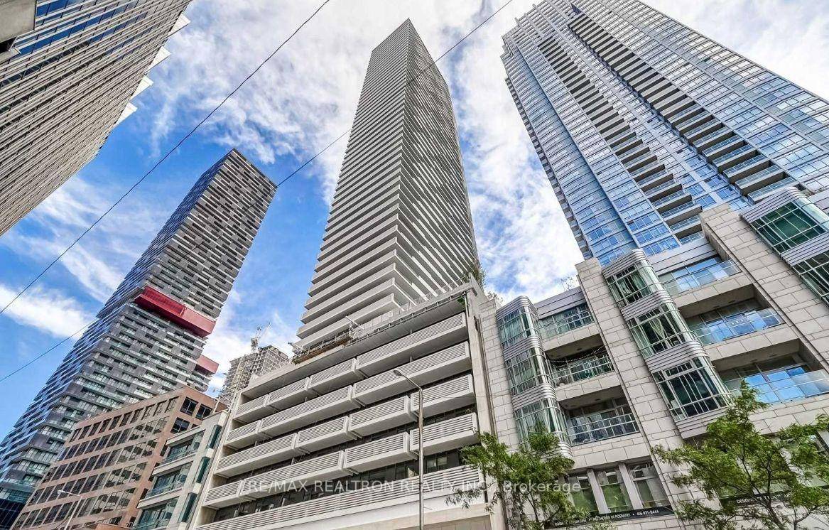 Discover the perfect blend of elegance, comfort, and city living at 2221 Yonge St Unit 1802, an exquisite 2 bedroom, 2 bathroom corner residence set high above the vibrant Yonge ...