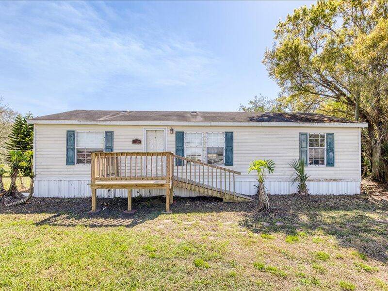 Located in Buckhead Ridge on a locked canal, this 2 bedroom home with a versatile den that can easily be converted into a third bedroom sits on a spacious 0.