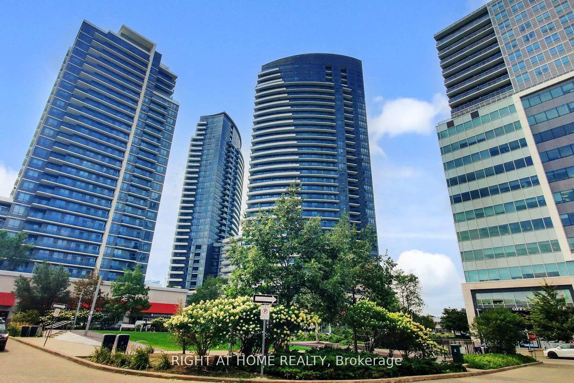 Luxury Condo World On Yonge Beautiful Bright Corner Unit 863 Sq Ft Per Builder's Plan, With Unobstructed Panoramic Views, Lots Of Natural Sun Light, Excellent Layout.