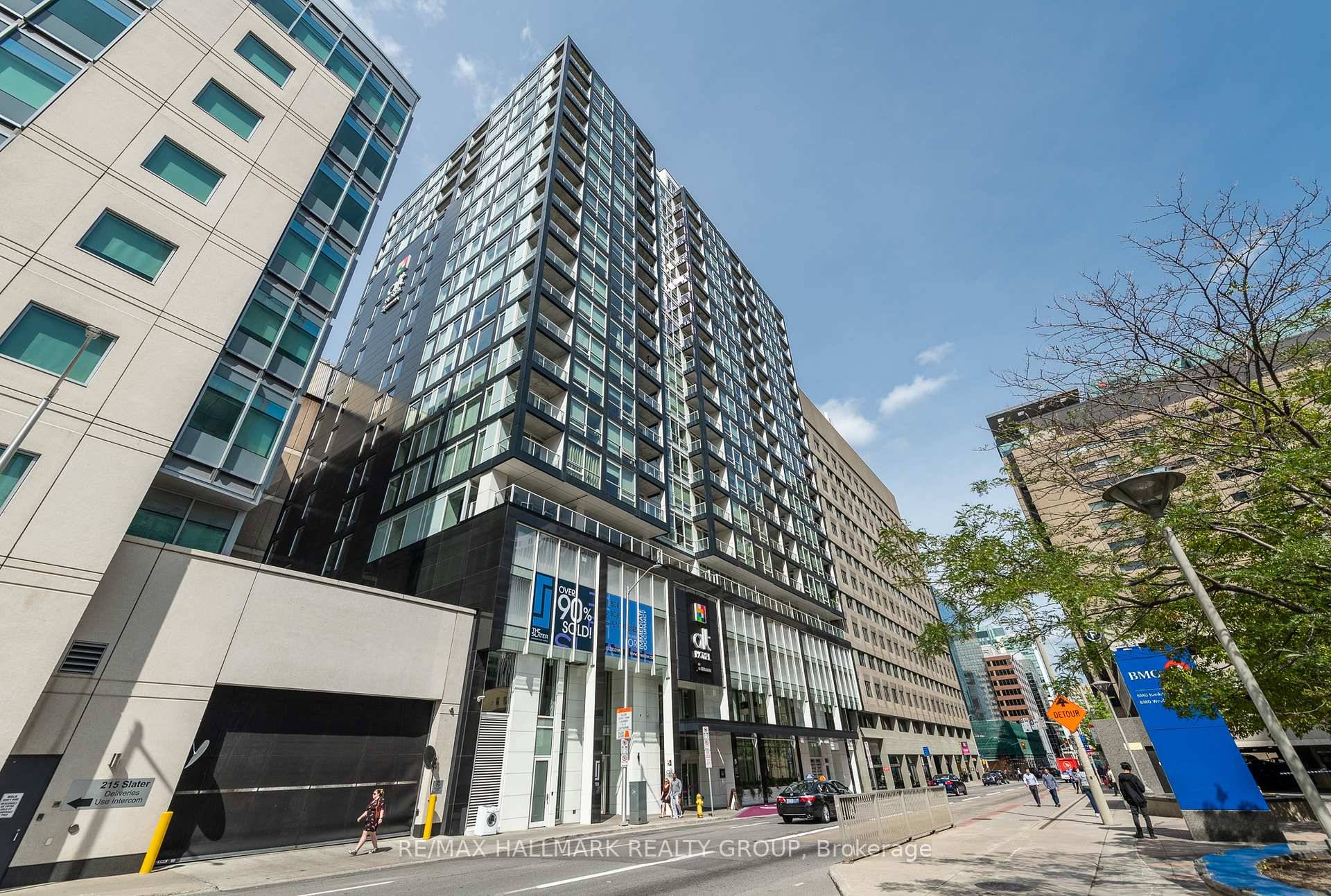 Absolutely stunning FULLY FURNISHED studio apartment for rent in the sought after Centretown neighbourhood !