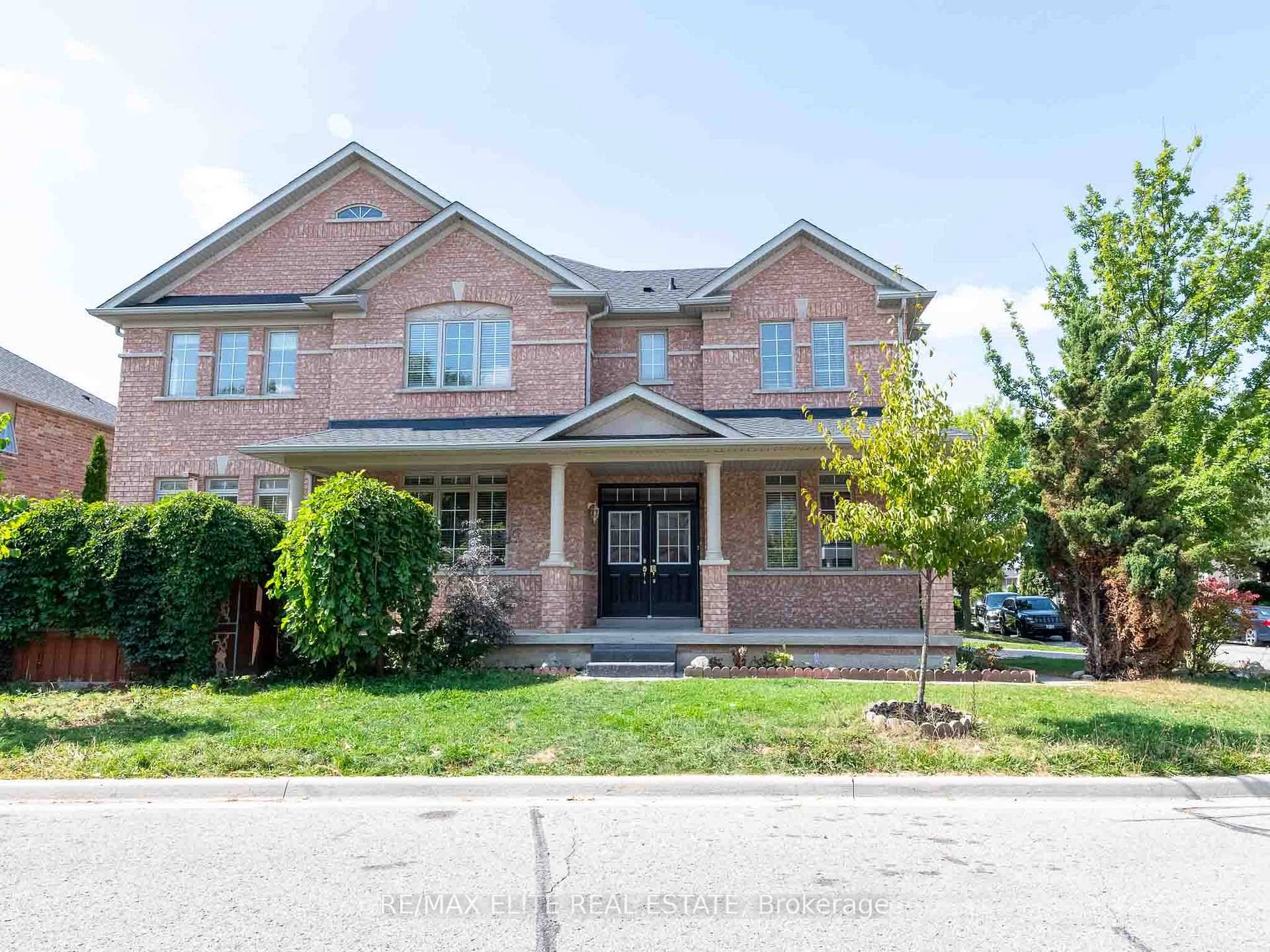 Prime Thornhill Woods Location !