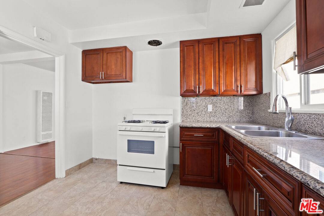 8521   Saturn St 5BR Beverlywood La