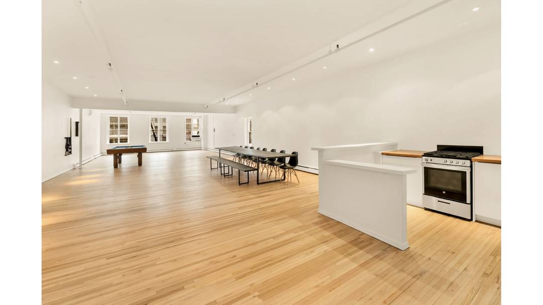 BACK ON MARKET ! WON'T LAST AT THIS GREAT PRICE !