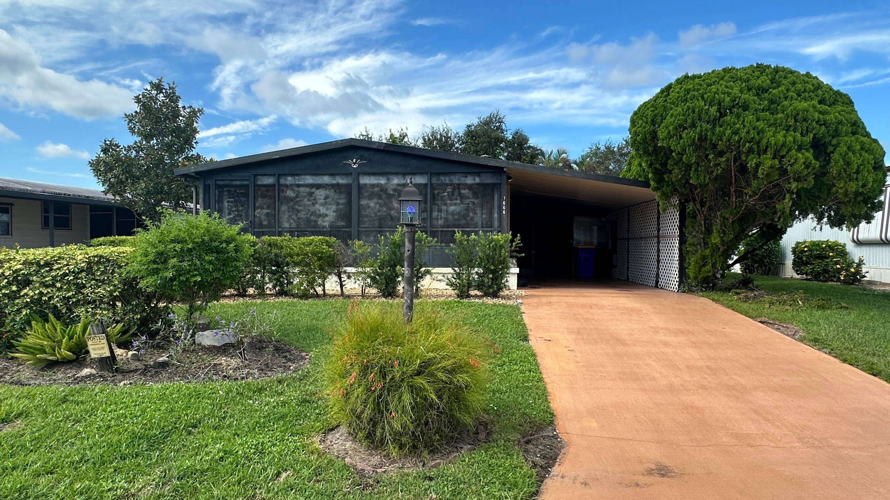 Lovely 2 Bedrm 2 Bath Manuf home in Cambridge 55 community in Hobe Sound.