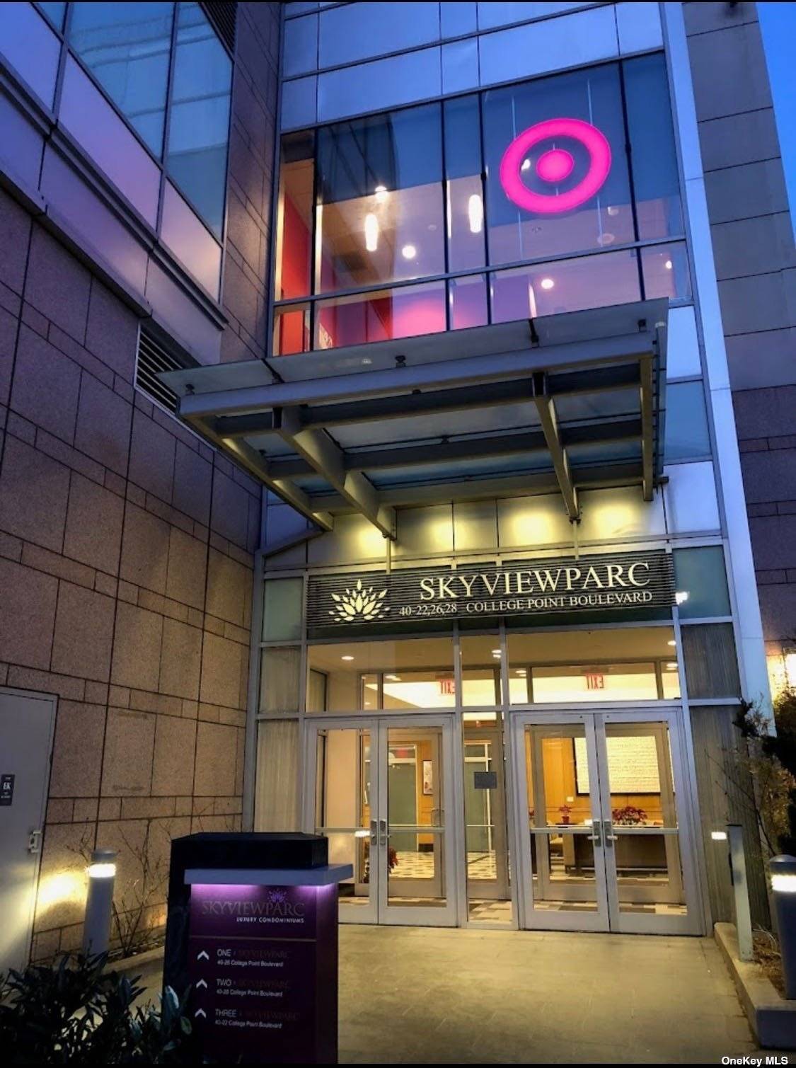 Large 1 bedroom 1 bathroom Apartment with a big balcony in Skyview building in the heart of Downtown Flushing.